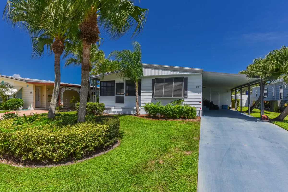 Front at 7983 SE SARATOGA Drive, Hobe Sound