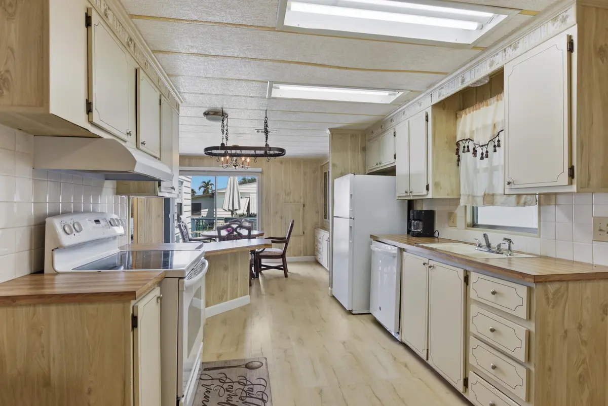 Kitchen at 7983 SE SARATOGA Drive, Hobe Sound