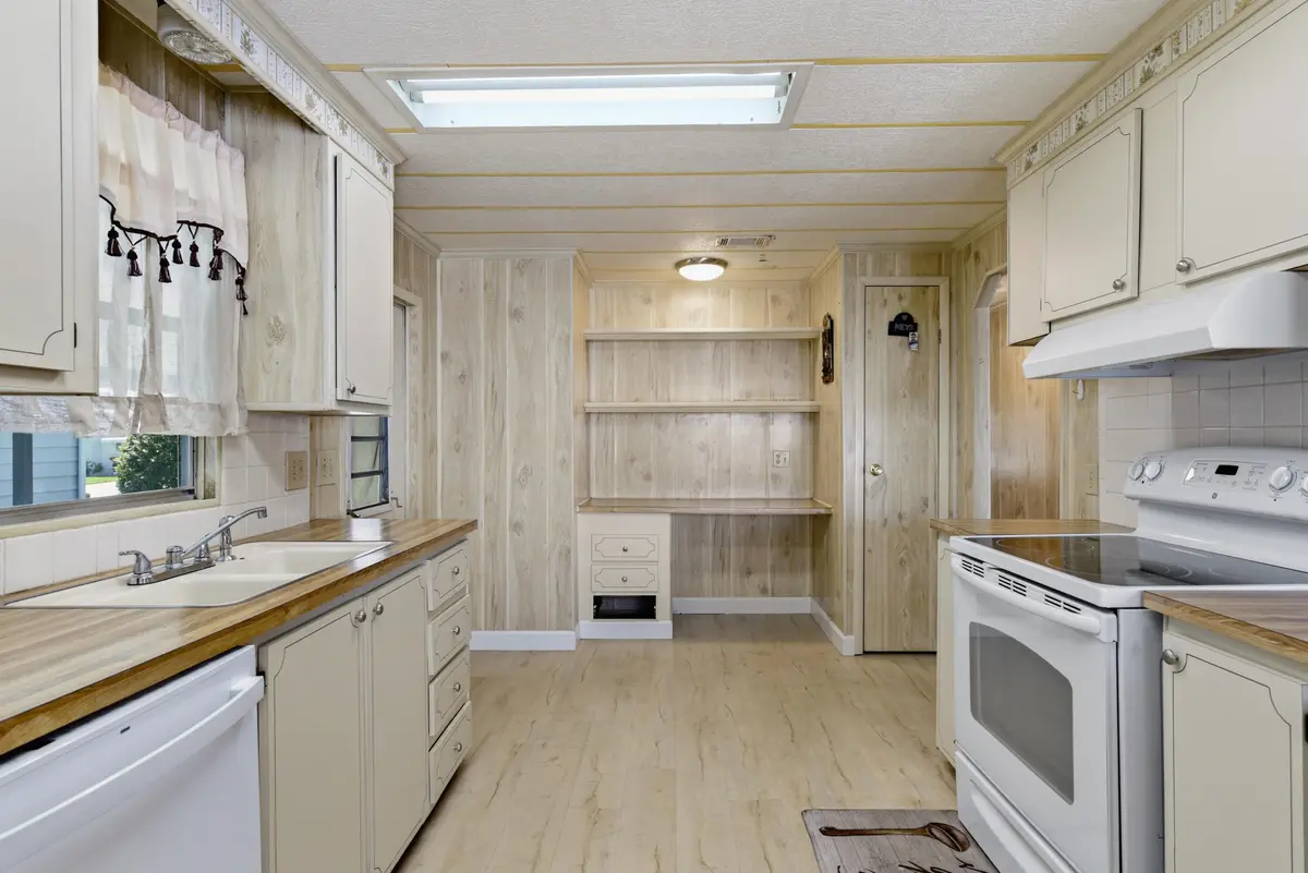 Kitchen at 7983 SE SARATOGA Drive, Hobe Sound