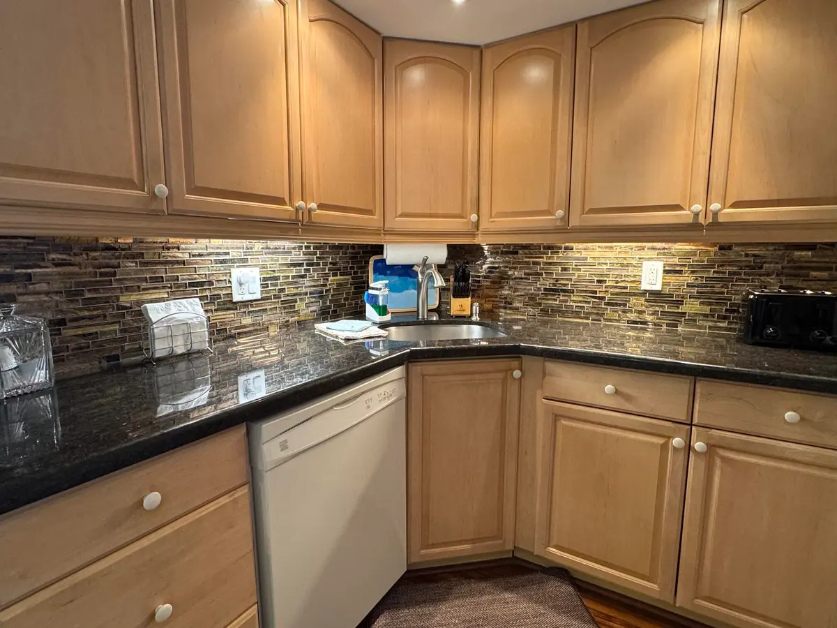 JH PH5 kitchen cabinets at 305 N POMPANO BEACH Boulevard PH05, Pompano Beach