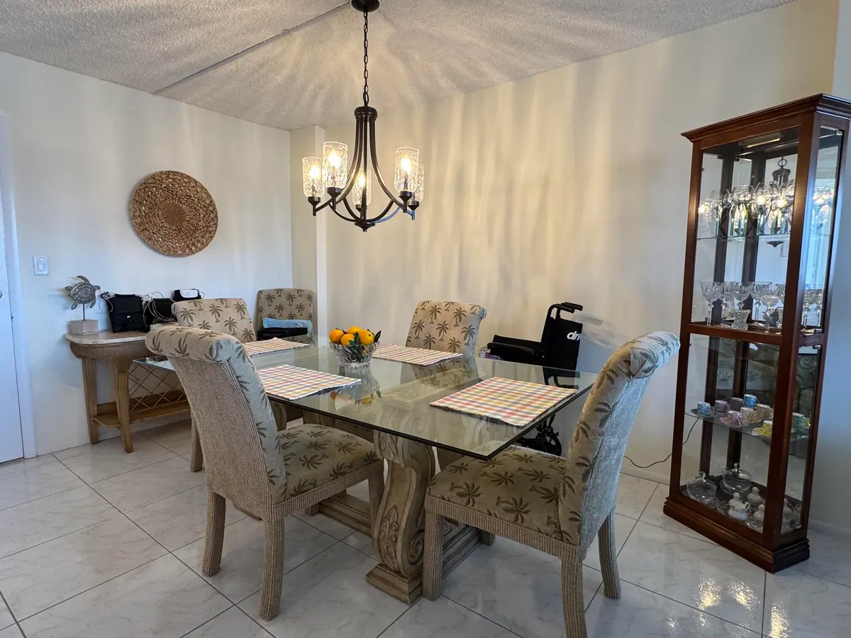 JH PH5 dining area at 305 N POMPANO BEACH Boulevard PH05, Pompano Beach