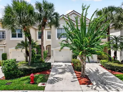 1074 Woodfield Road, Greenacres – Townhouse for sale