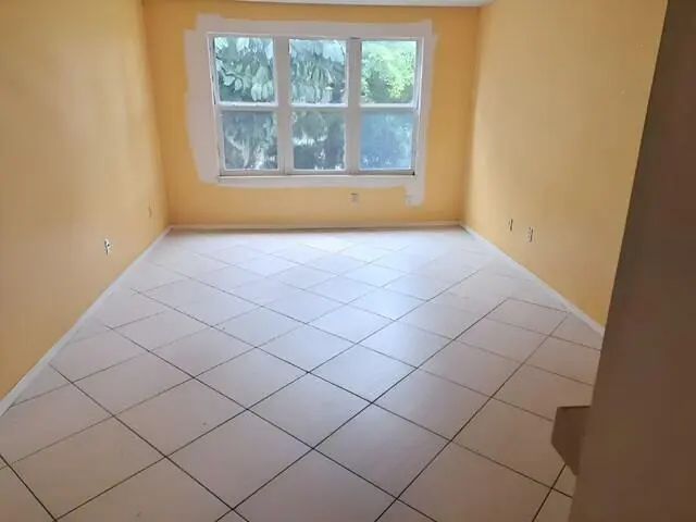 Living room at 2313 N CONGRESS Avenue 23, Boynton Beach