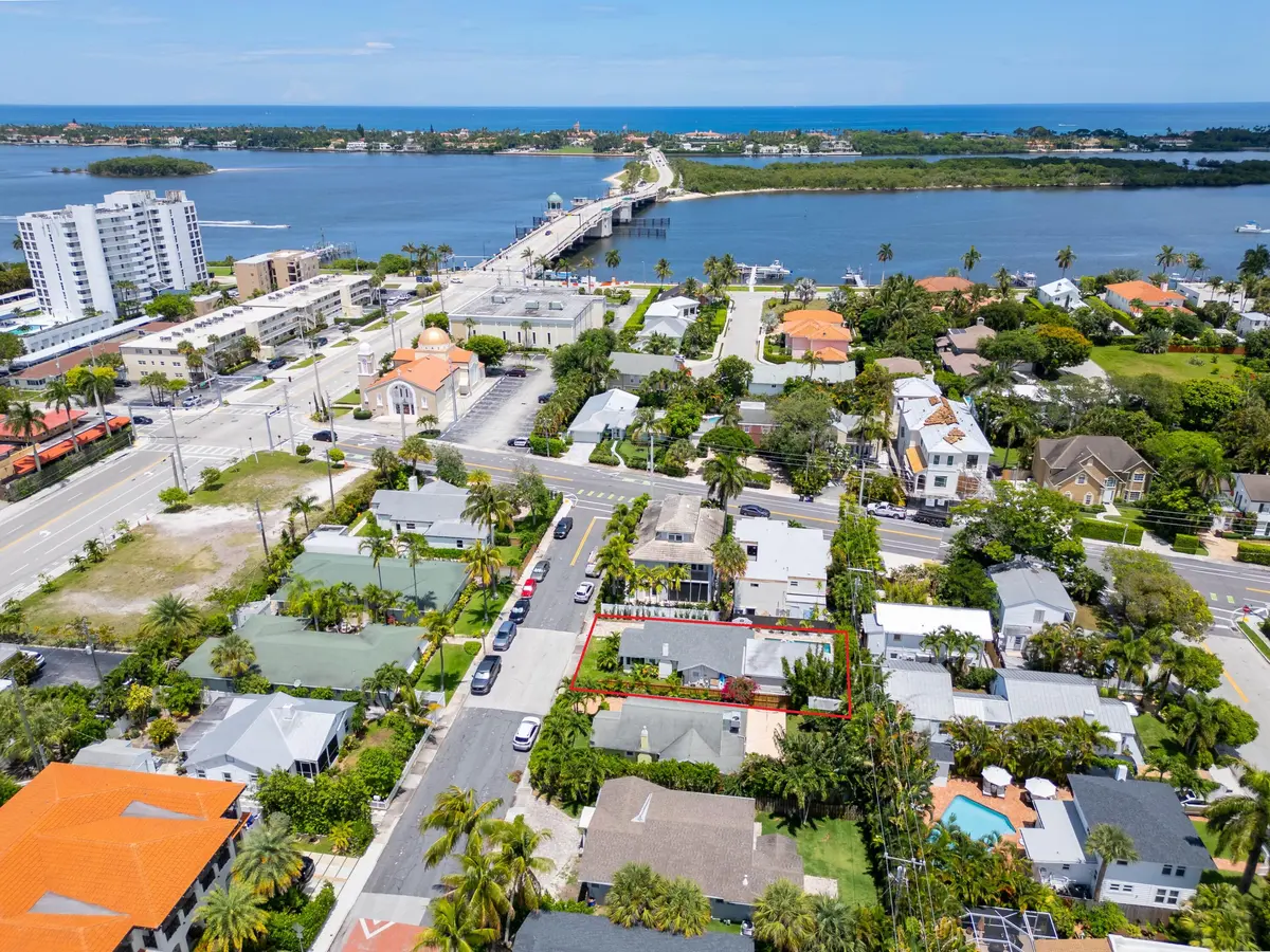 40 outline at 210 Malverne Road, West Palm Beach