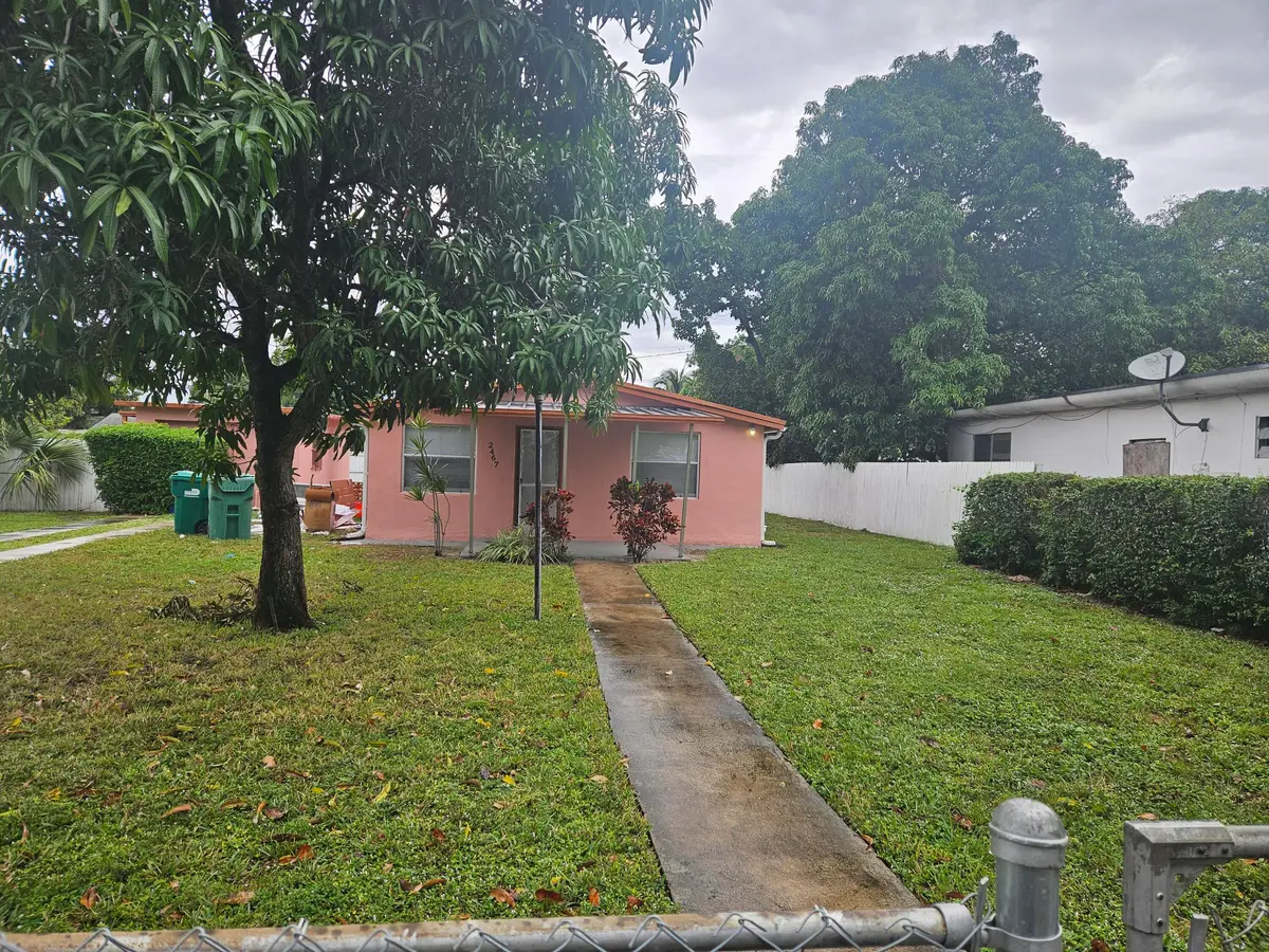 2467 NW 90TH Street, Miami, FL – photo 3