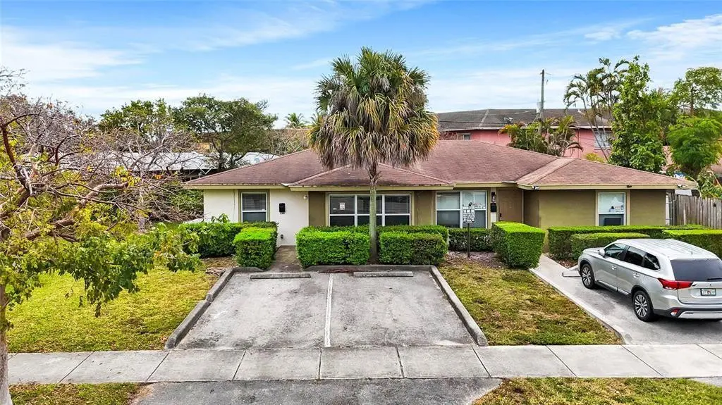 Photo 1 at 330 Avondale Drive, Pompano Beach