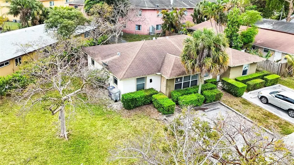 Photo 2 at 330 Avondale Drive, Pompano Beach