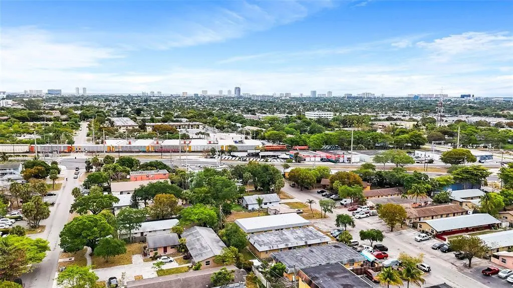Photo 4 at 330 Avondale Drive, Pompano Beach