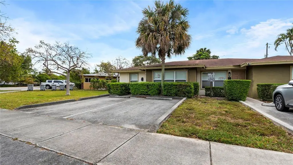 Photo 6 at 330 Avondale Drive, Pompano Beach