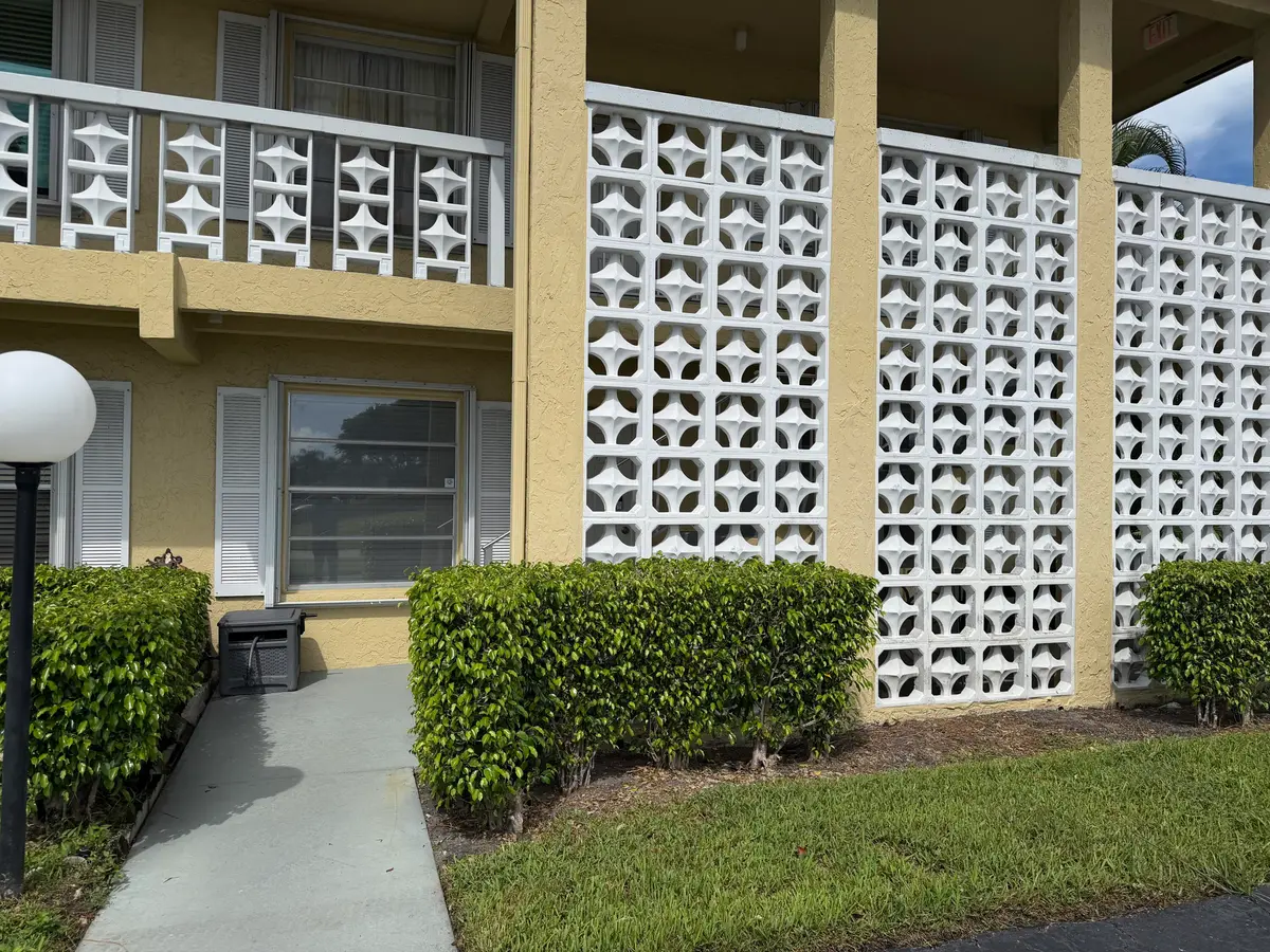 Closeup of 1st floor corner at 1111 Lemon Tree Terrace 104, Delray Beach