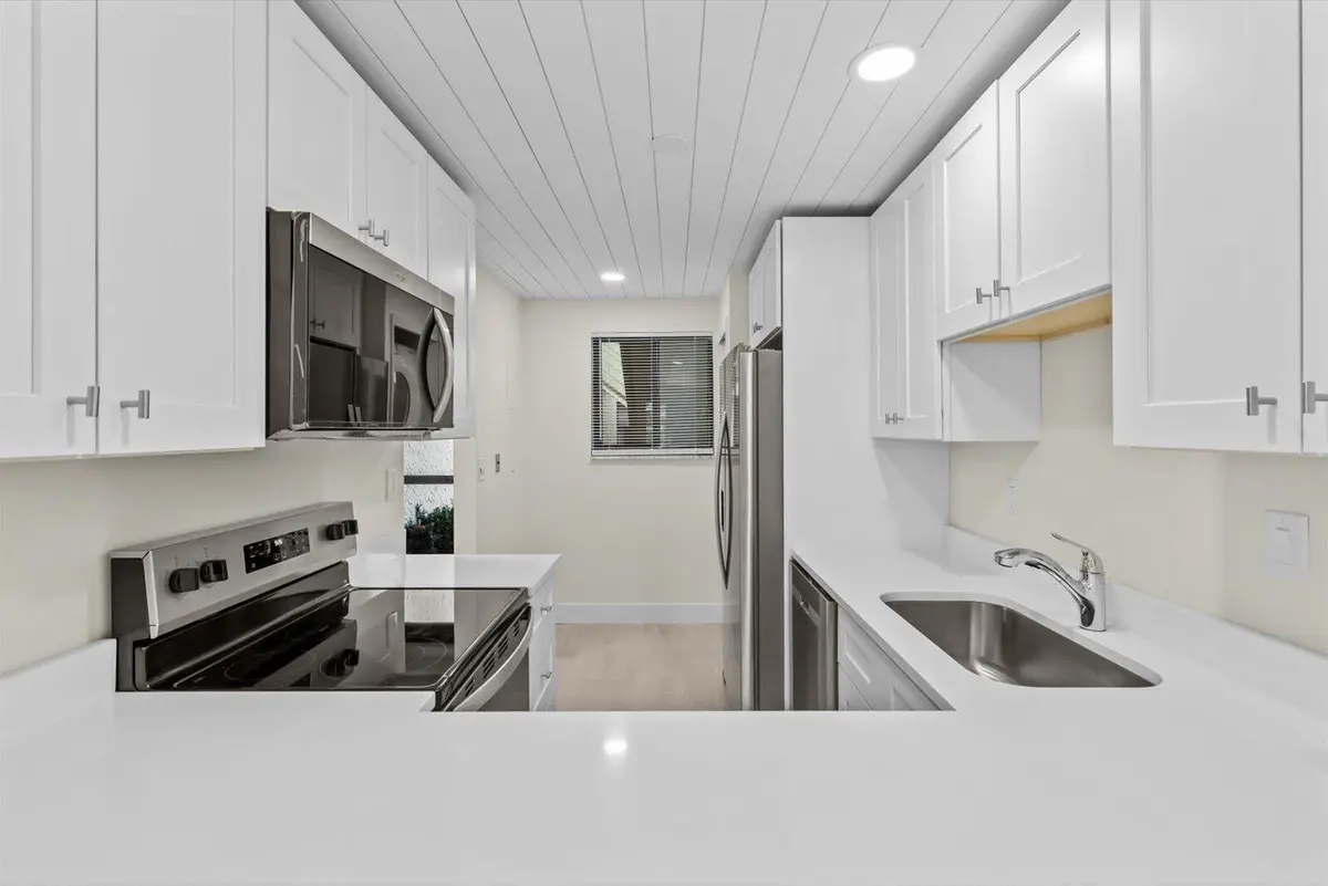 Miles Grant Kitchen4 at 5413 SE Miles Grant Road, Stuart
