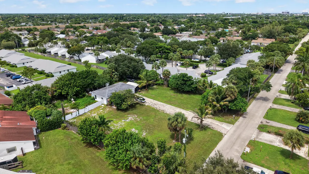 Front at 9179 SUNRISE Drive, West Palm Beach