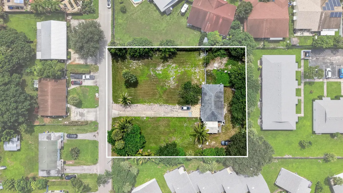 Front at 9179 SUNRISE Drive, West Palm Beach