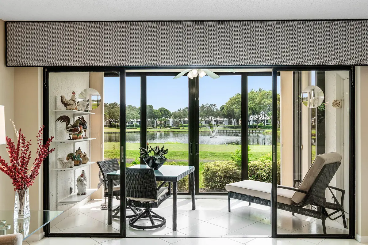 Flooring has Large White Tiles at 5154 Oakhill Lane 1014, Delray Beach