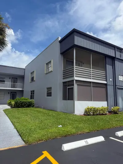 17 Burgundy A, Delray Beach – Condominium for sale