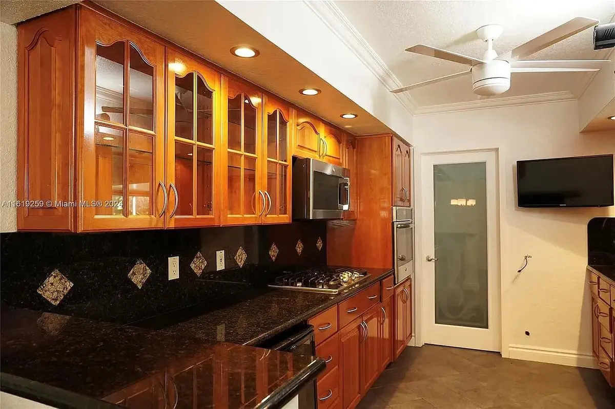 4205 McKinley 12 at 4205 MCKINLEY Street, Hollywood