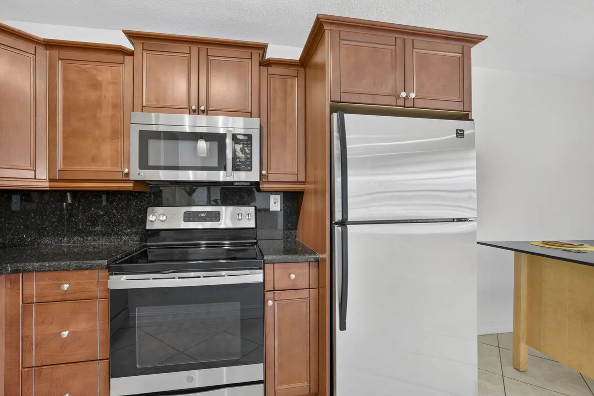 10-web-or-mls-8I8A4781 at 4051 NE 13TH Avenue 76-3, Oakland Park