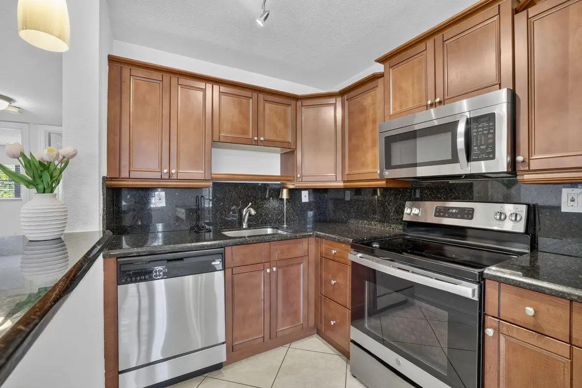 8-web-or-mls-8I8A4772 at 4051 NE 13TH Avenue 76-3, Oakland Park