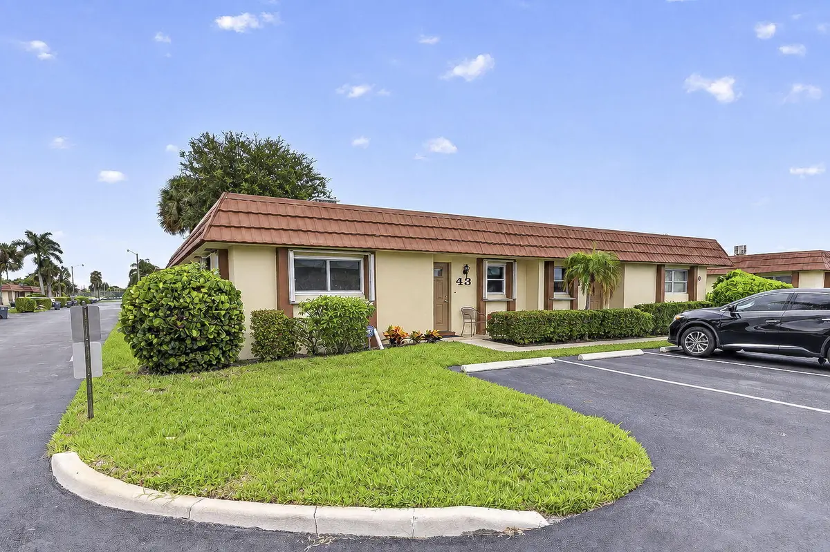 3-web-or-mls-50-print-BS1A3072-car-pole- at 5730 Fernley Drive 43, West Palm Beach