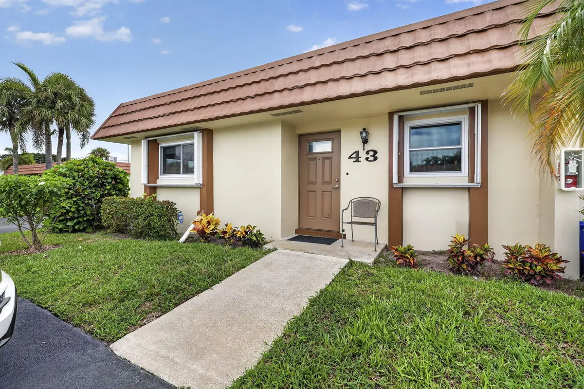 4-web-or-mls-BS1A3067 at 5730 Fernley Drive 43, West Palm Beach
