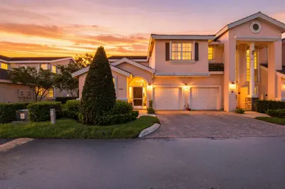 12335 NW 10th Drive B-5, Coral Springs – Townhouse for sale