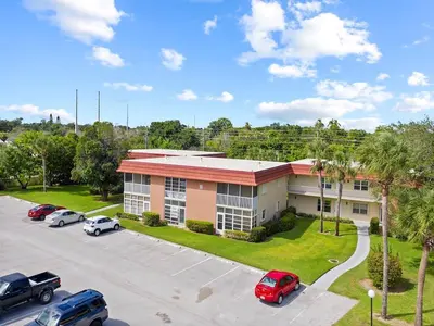 96 SPRING LAKE Drive 205, Vero Beach – Condominium for rent