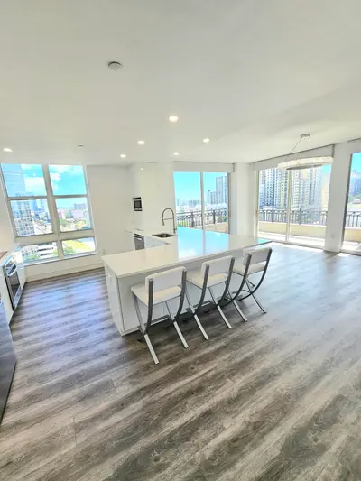 550 OKEECHOBEE Boulevard 1402, West Palm Beach – Condominium for rent