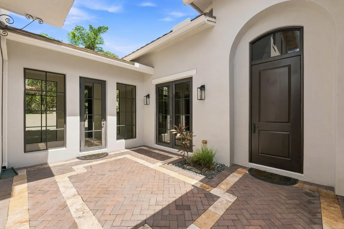 Covered Entryway at 8166 Emerald Avenue, Parkland