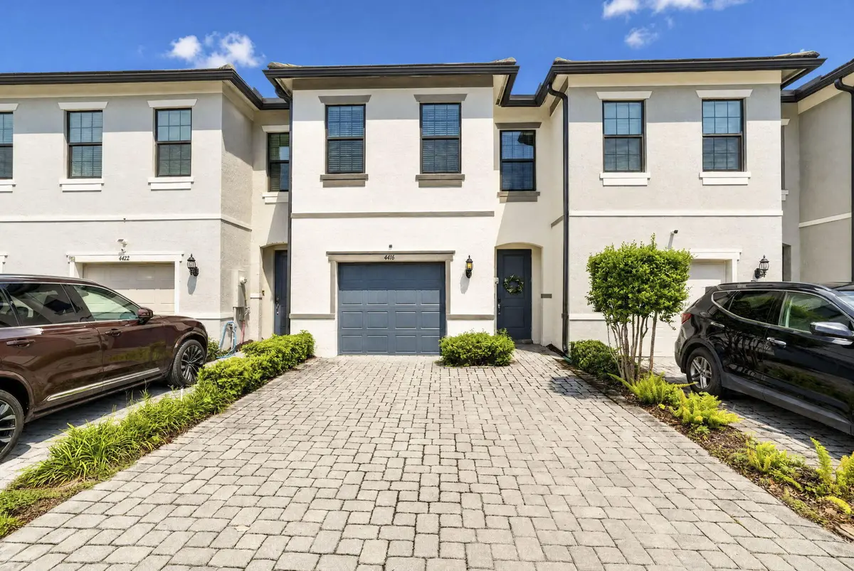 1-web-or-mls-8I8A4434 at 4416 Appleton Circle, Oakland Park