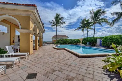 403 S SAPODILLA Avenue 718, West Palm Beach – Condominium for rent