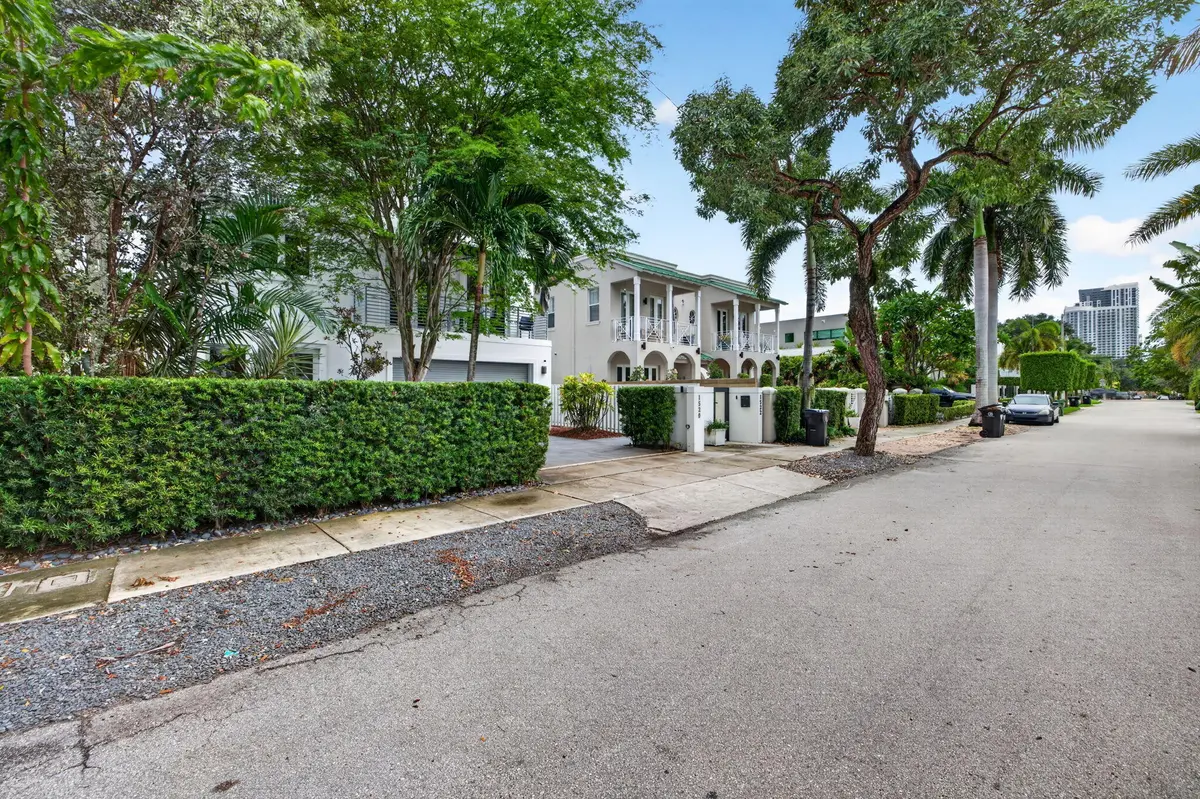 3-web-or-mls-699A3830 at 1520 SE 2ND Street 1520, Fort Lauderdale