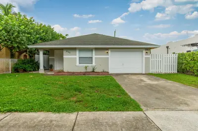 622 LYTLE Street, West Palm Beach – Single Family Residence for rent