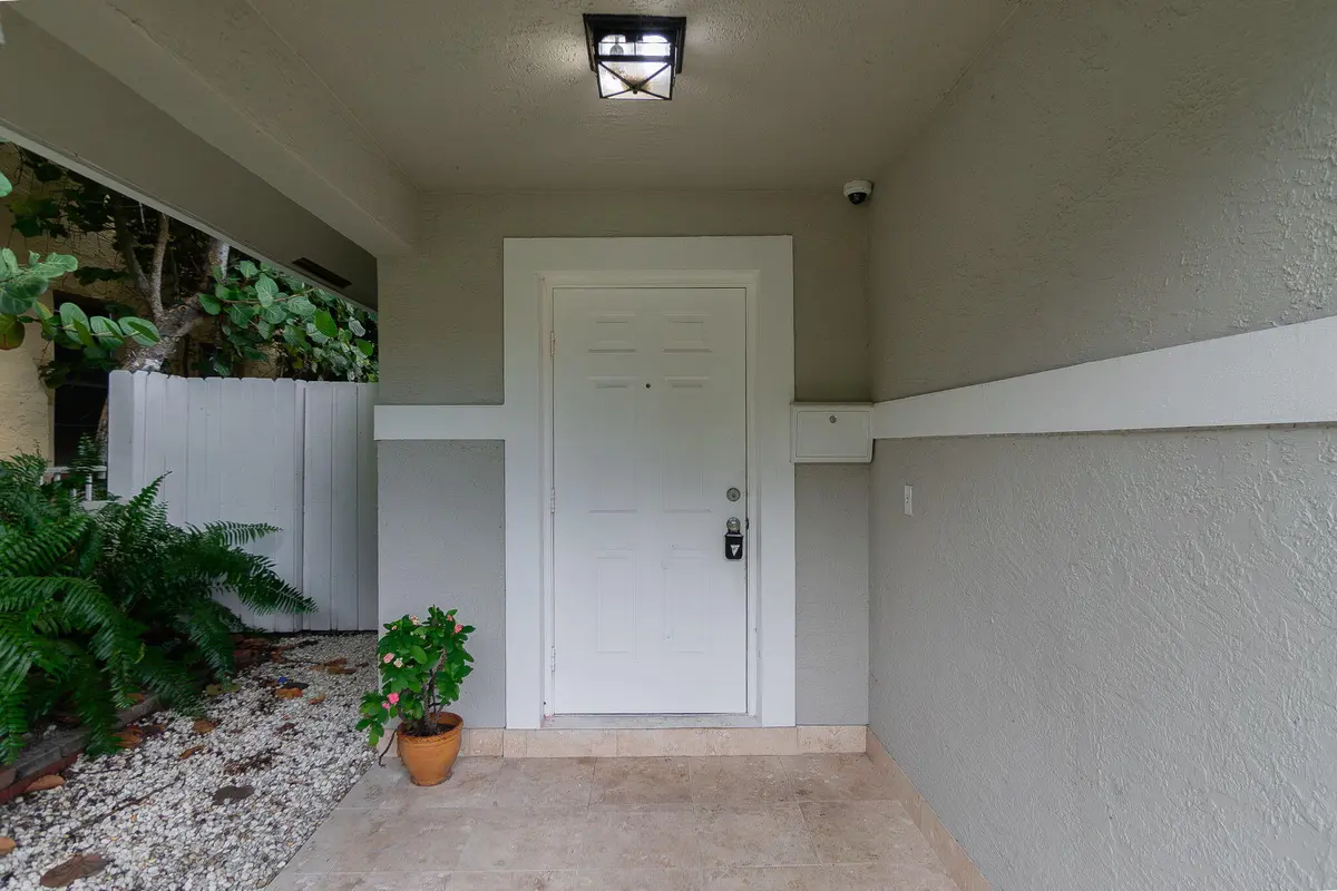Entry at 622 LYTLE Street, West Palm Beach