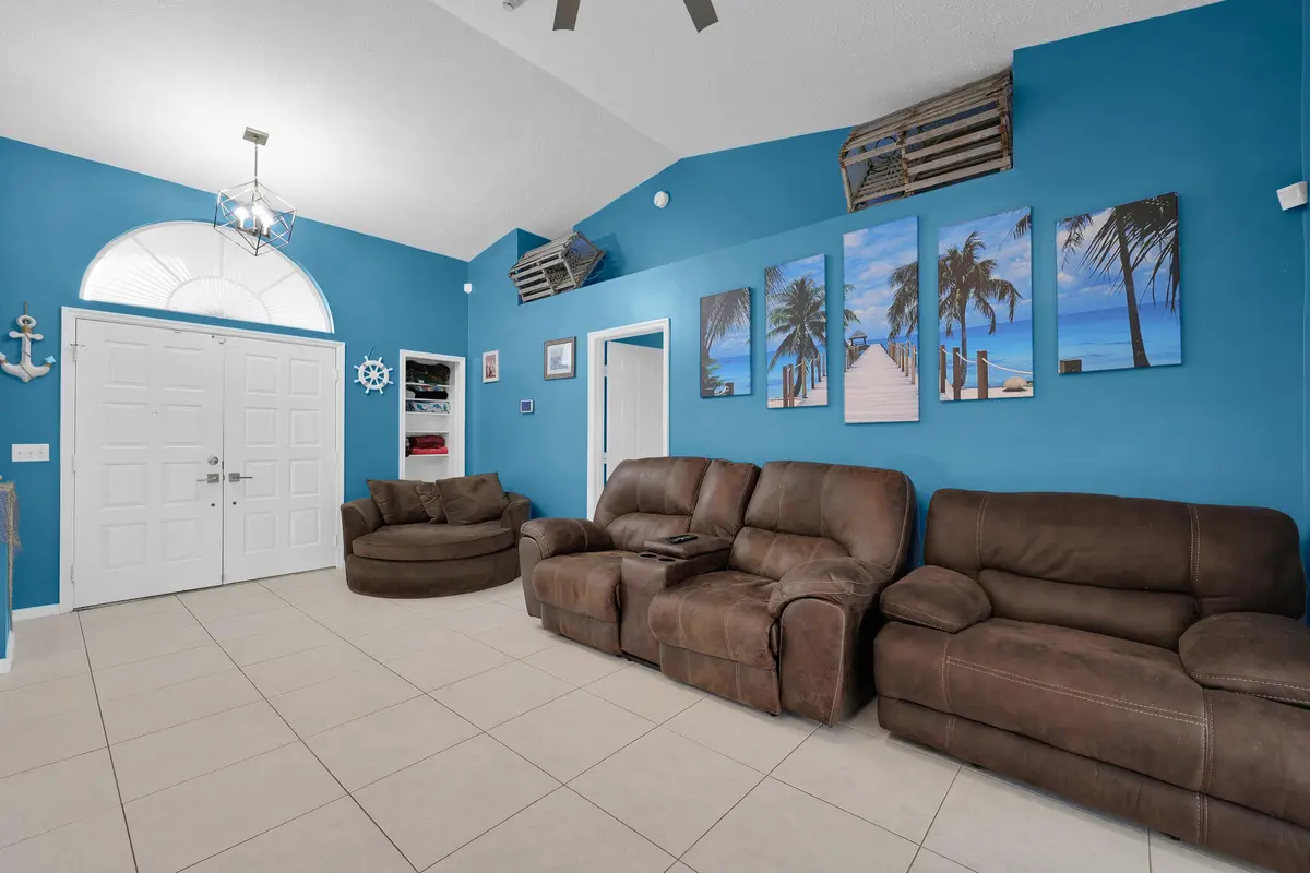 6_0s9a2993 at 202 SE Grove Avenue, Port St. Lucie