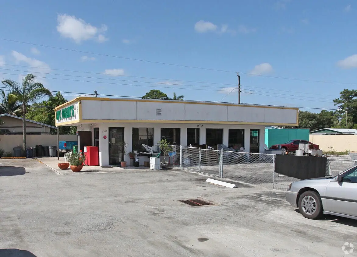 4556 car lot picture at 4556 10TH Avenue, Lake Worth