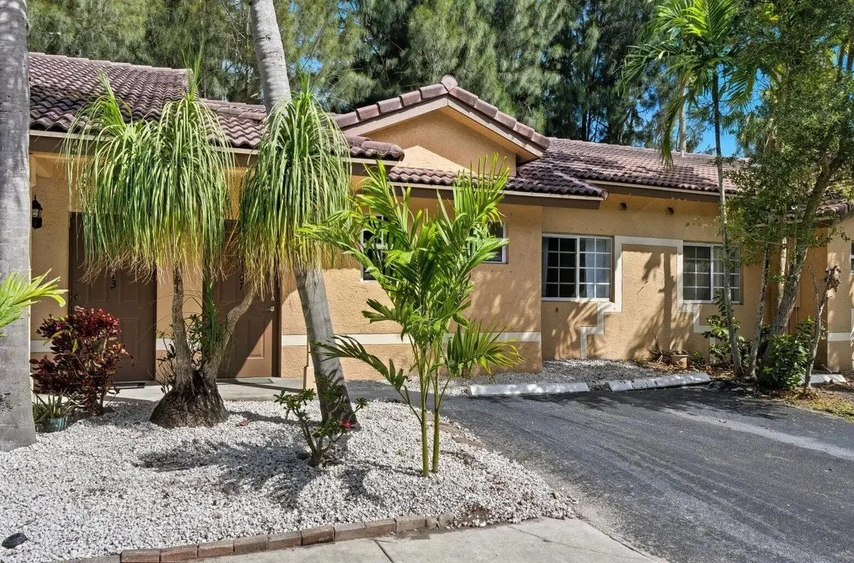 davie 1 at 6143 Garden Court, Davie