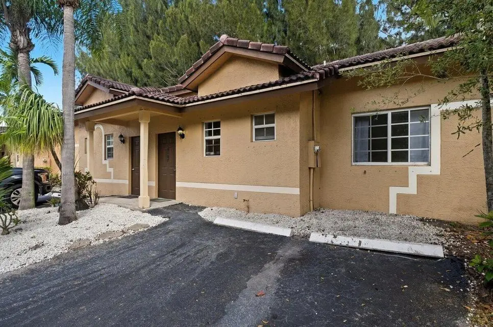 20260424220737591450000000-o at 6143 Garden Court, Davie