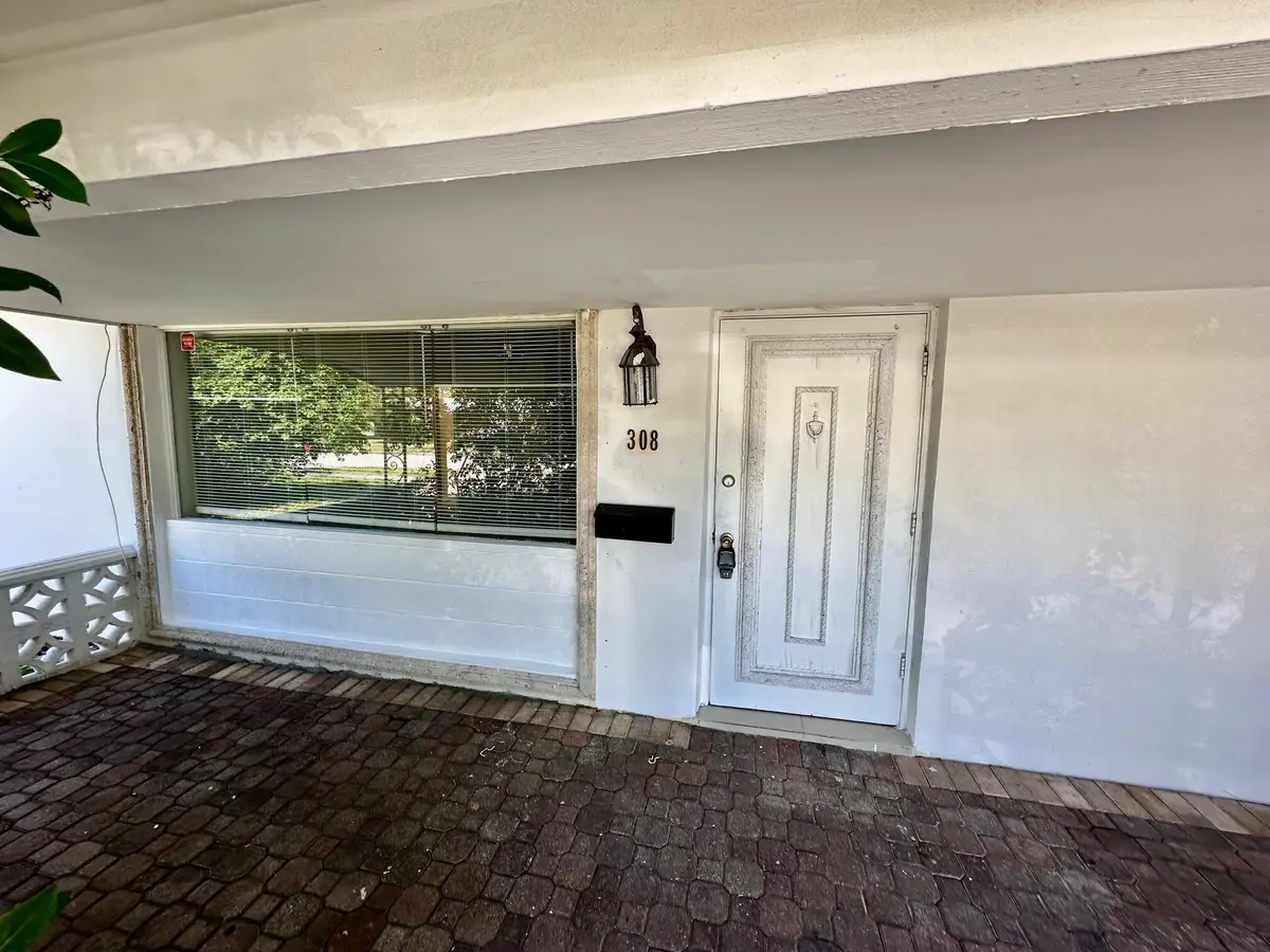 IMG_1987 at 308 SE 12th Street, Deerfield Beach