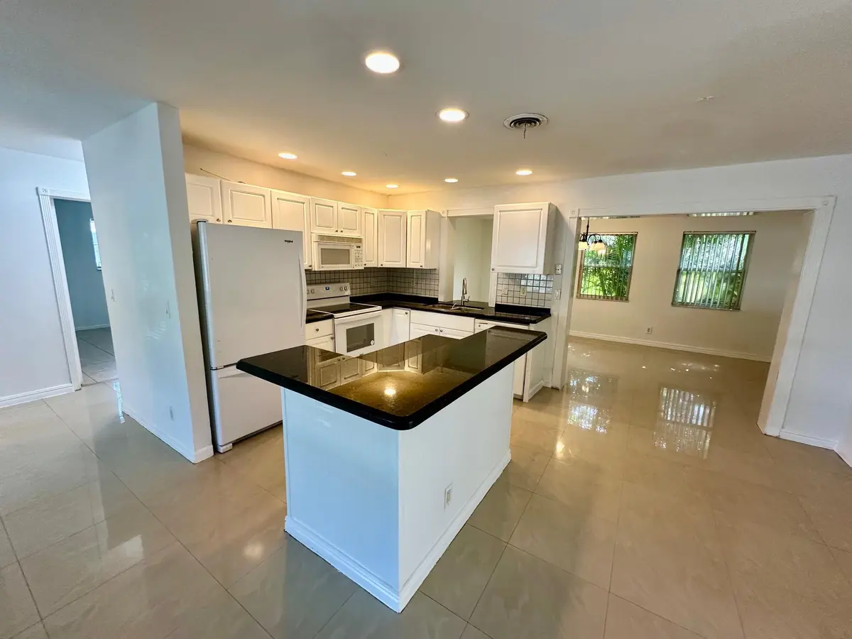 IMG_1992 at 308 SE 12th Street, Deerfield Beach