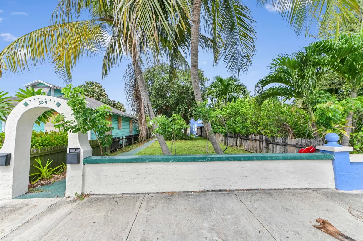 03 Entry 02 at 225 N M Street 1, Lake Worth Beach