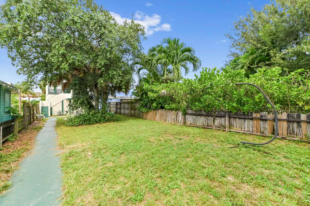 04 Entry 03 at 225 N M Street 1, Lake Worth Beach