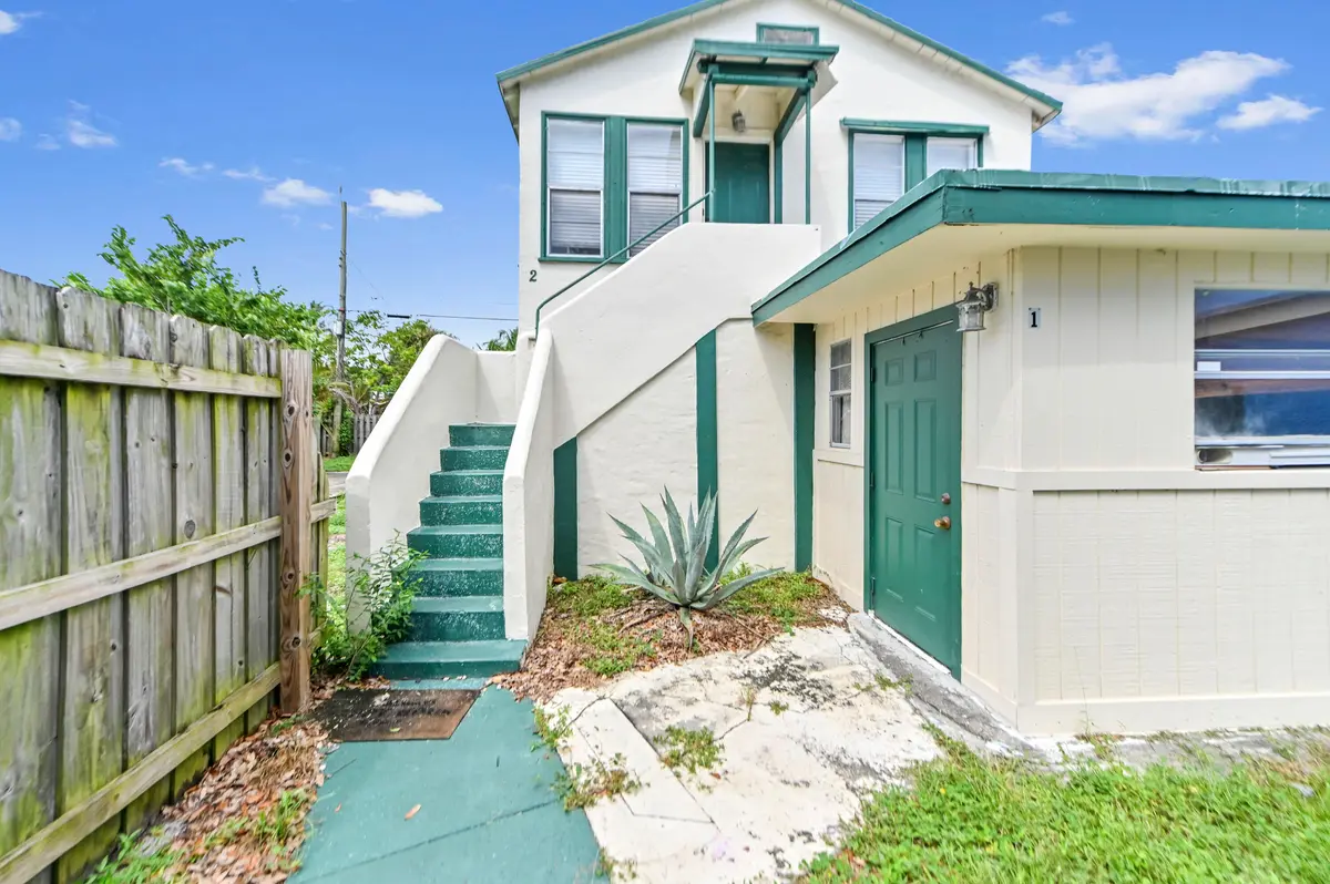 05 Entry 04 at 225 N M Street 1, Lake Worth Beach