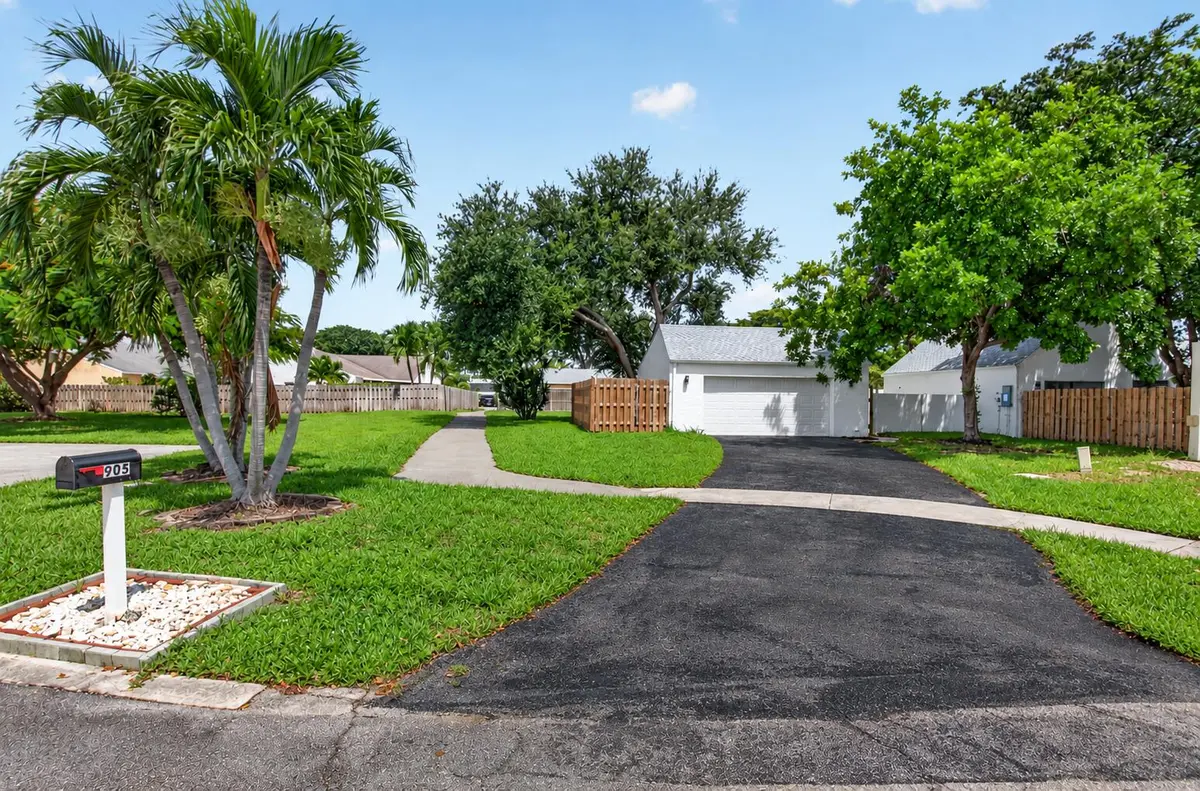 fe6fdf7c-d95e-4fe4-bd20-8914d5239d6b at 905 NW 21ST Way, Delray Beach