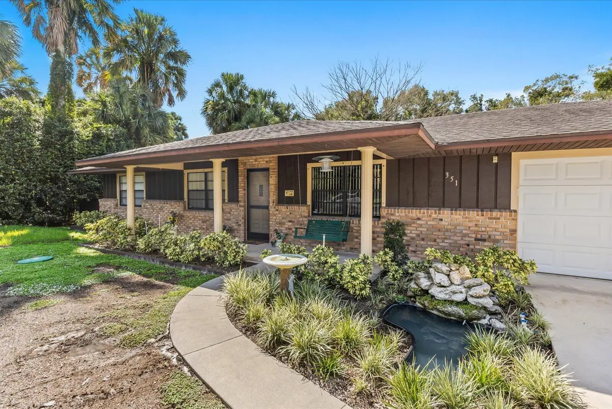 Fron at 351 BAYSINGER Avenue, Fort Pierce