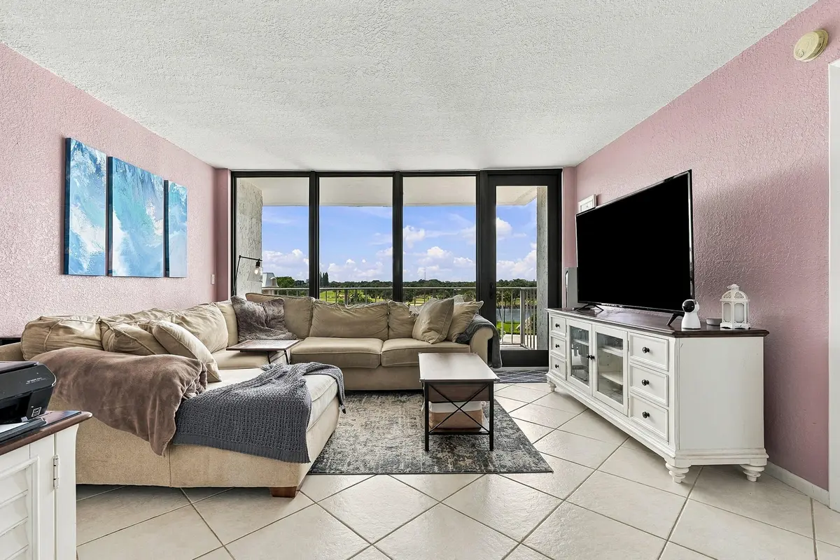 07_dsc01524_with_tv at 336 Golfview Road Unit 519, North Palm Beach