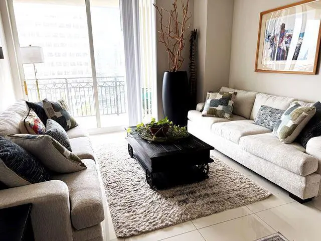 Living Room at 550 OKEECHOBEE Boulevard 1008, West Palm Beach