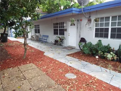 898 NE 39TH Street 2, Oakland Park – Apartment for rent