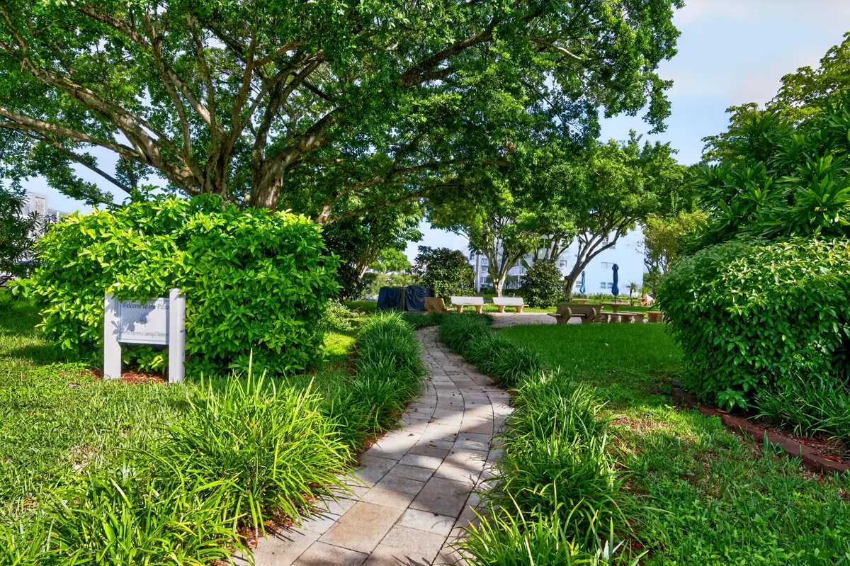 2079 Cambridge D 2079, Deerfield Beach, FL – photo 2