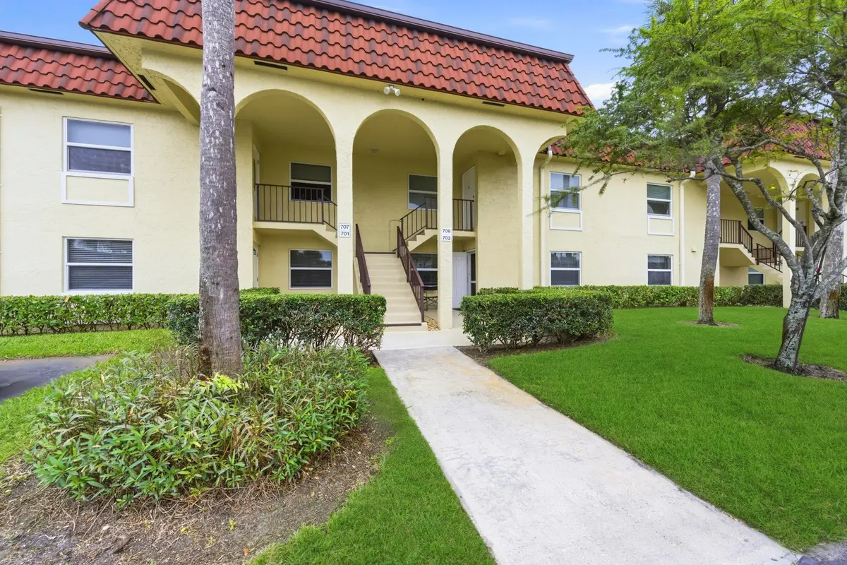 Front of Building at 717 S US-1 707, Jupiter
