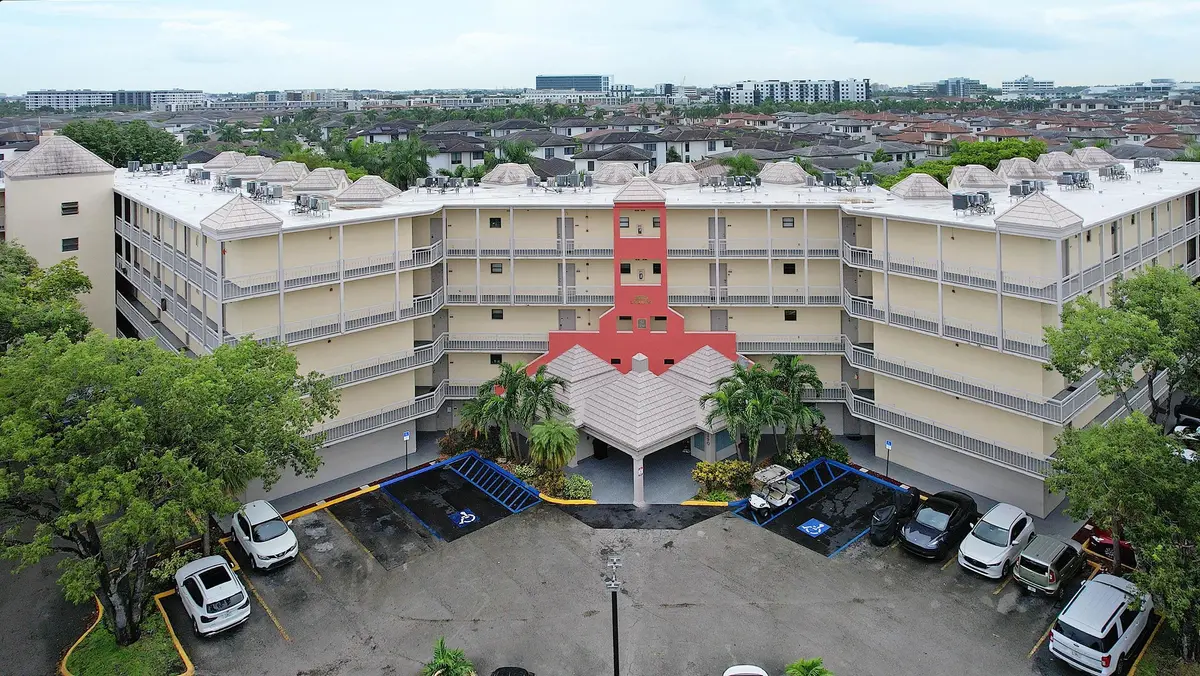 IMG_7106-DRN-1 at 8290 LAKE Drive 250, Doral